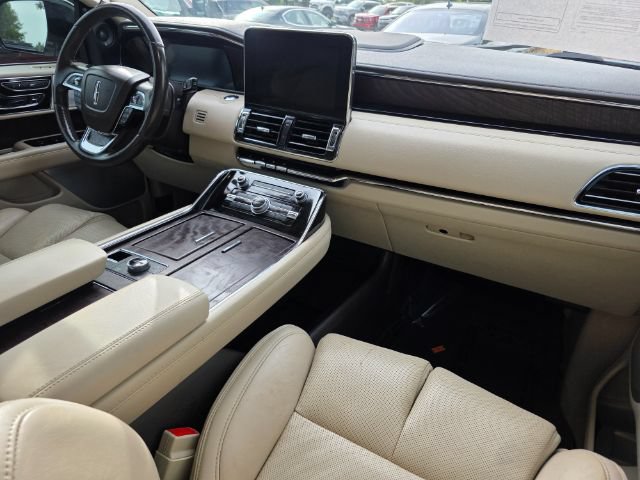 Used 2021 Lincoln Navigator Reserve w/ Luxury Package AWD/4WD image 17