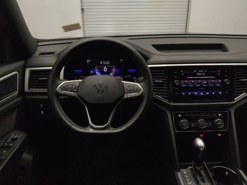 Used 2022 Volkswagen Atlas Cross Sport SE FWD image 22