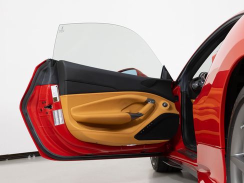 Certified 2022 Ferrari F8 Tributo RWD image 33