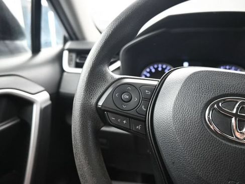 Used 2022 Toyota RAV4 LE FWD image 15