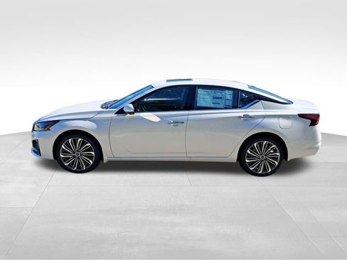 New 2025 Nissan Altima 2.5 SL image 2