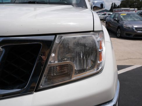 Used 2019 Nissan Frontier SL image 10