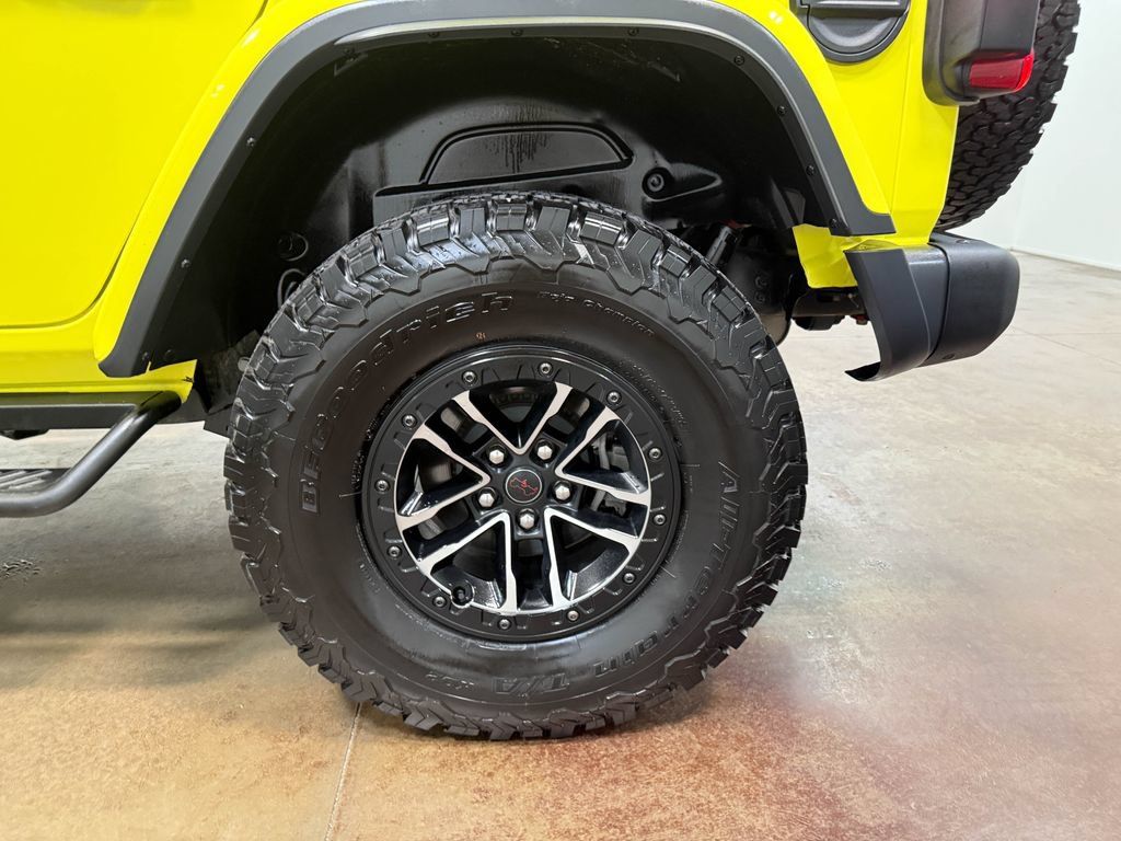 Used 2024 Jeep Wrangler Unlimited Rubicon AWD/4WD image 93