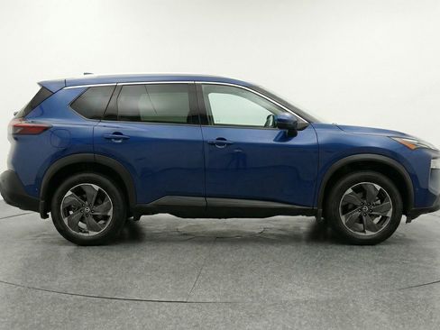 Used 2025 Nissan Rogue SV FWD image 11