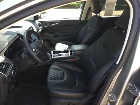 Certified 2024 Ford Edge Titanium AWD/4WD image 10