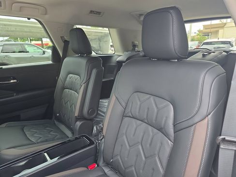 New 2026 Nissan Pathfinder Platinum AWD/4WD image 16
