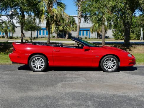 Used 2000 Chevrolet Camaro Z28 w/ SS Performance/Appearance Pkg image 4