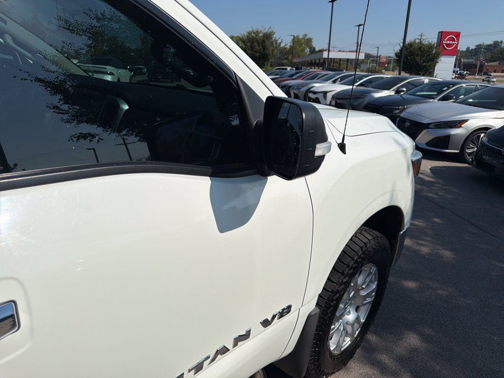 Used 2018 Nissan Titan SV AWD/4WD image 45