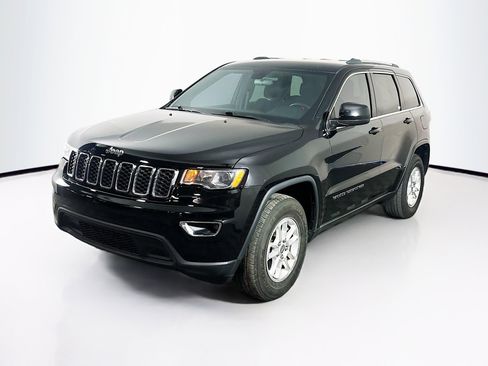 Used 2018 Jeep Grand Cherokee Laredo AWD/4WD image 3