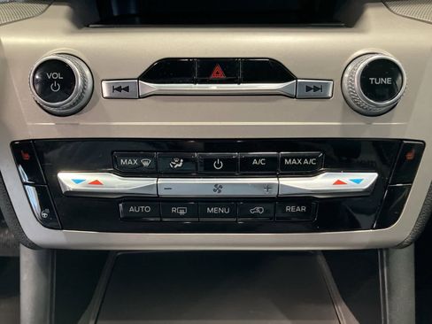 Used 2022 Ford Explorer XLT w/ Equipment Group 202A image 18