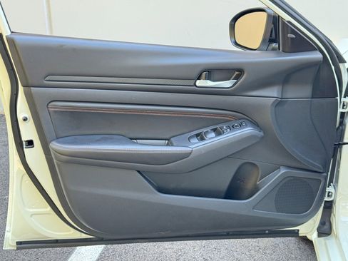 Used 2021 Nissan Altima 2.5 SR w/ SR Premium Package image 32