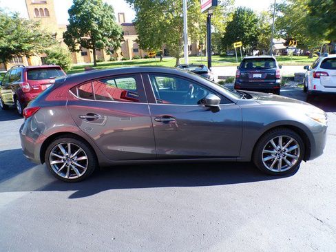 Used 2018 MAZDA MAZDA3 Touring FWD image 3