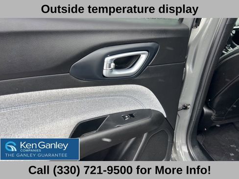 Used 2023 Jeep Compass Latitude image 46