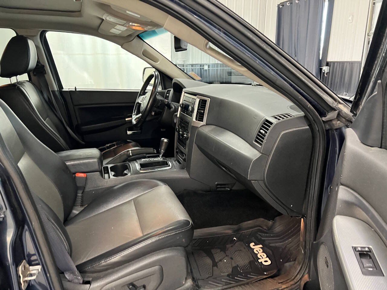 Used 2009 Jeep Grand Cherokee Laredo AWD/4WD image 11