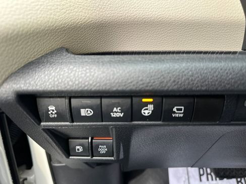 Used 2021 Toyota Sienna Platinum image 32