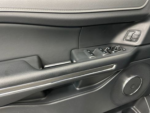 Used 2023 Ford Expedition XLT image 38