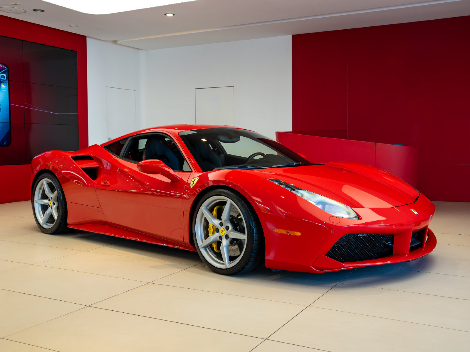 Used 2019 Ferrari 488 GTB RWD image 1