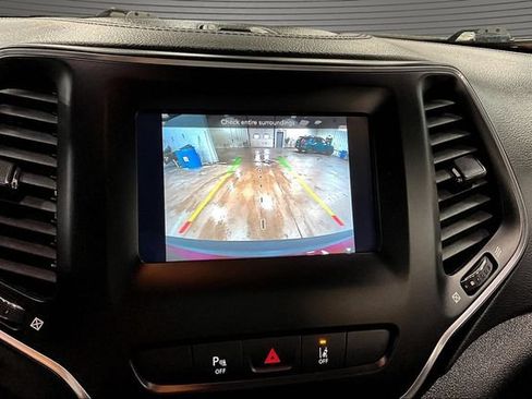 Used 2021 Jeep Cherokee Latitude Plus FWD image 14