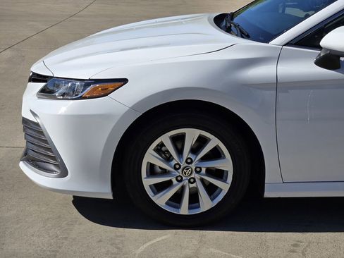 Used 2024 Toyota Camry LE image 6
