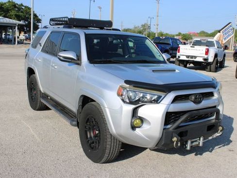 Used 2018 Toyota 4Runner TRD Off-Road Premium AWD/4WD image 14