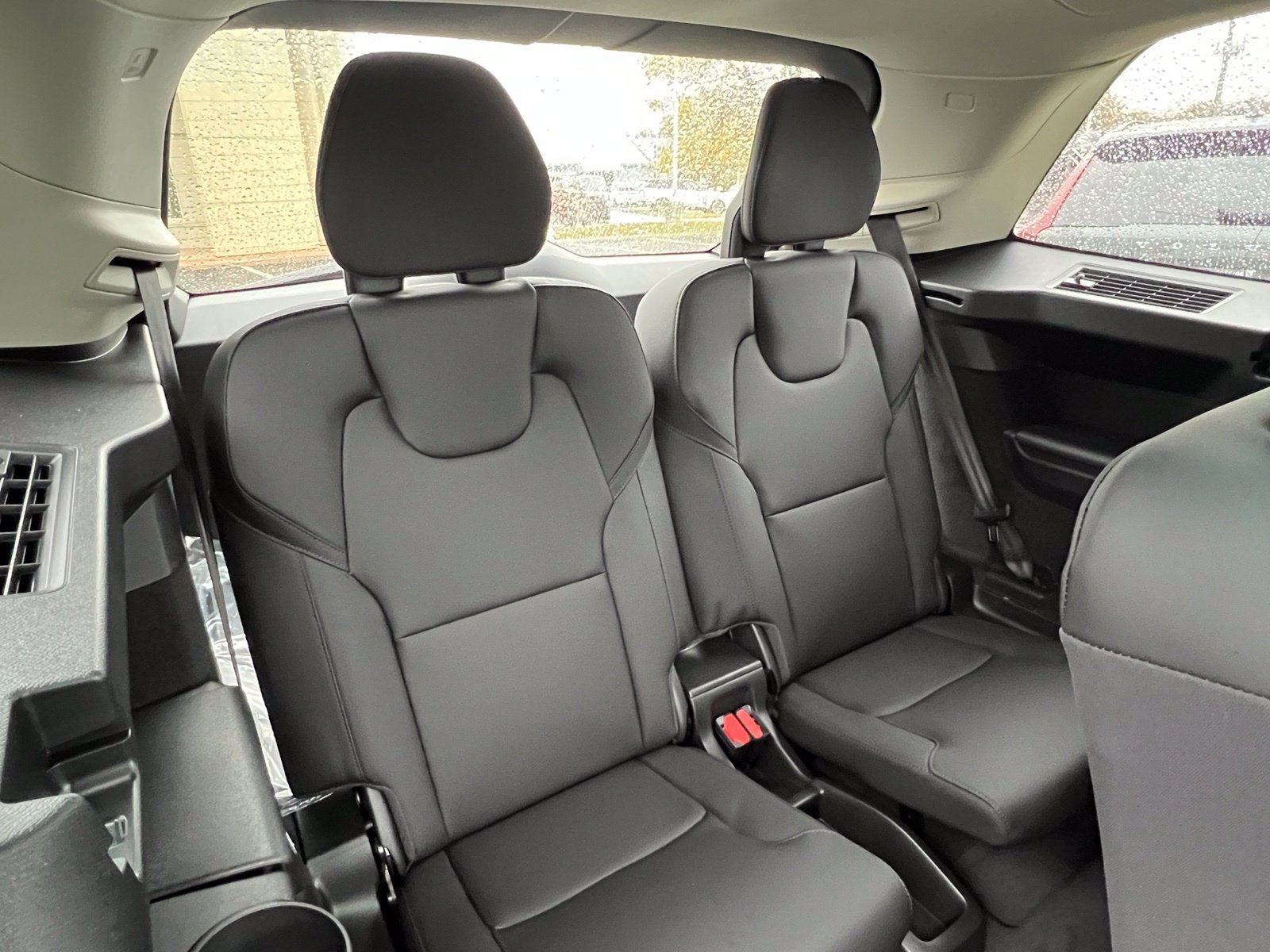 New 2026 Volvo XC90 T8 Plus w/ Protection Package Premier AWD/4WD image 16