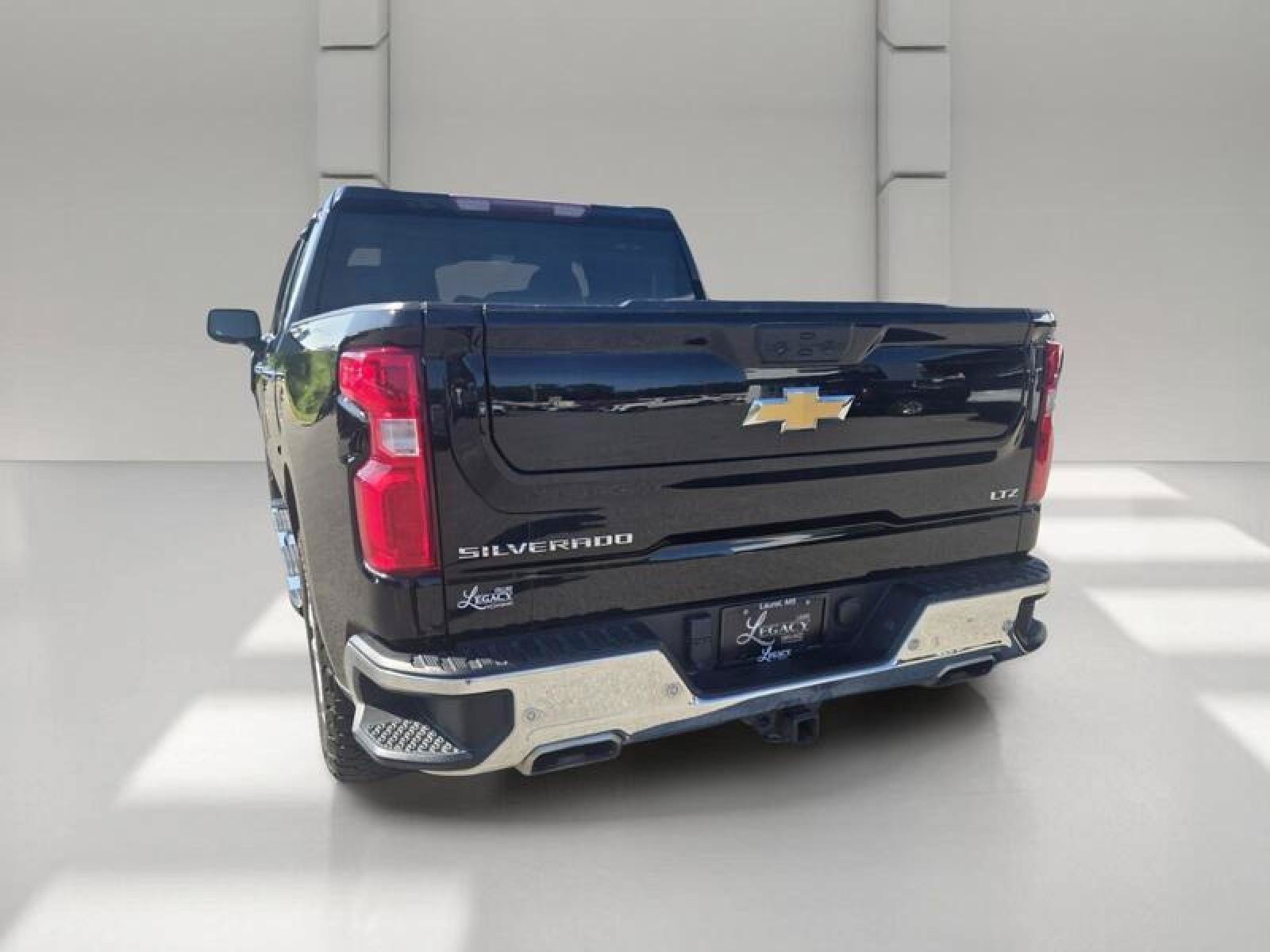 Used 2024 Chevrolet Silverado 1500 LTZ AWD/4WD image 5