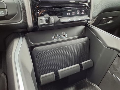 New 2026 RAM 3500 Big Horn AWD/4WD image 9