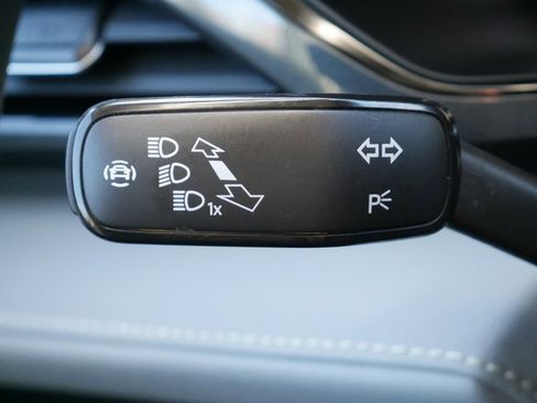 Used 2022 Volkswagen Taos SEL image 25