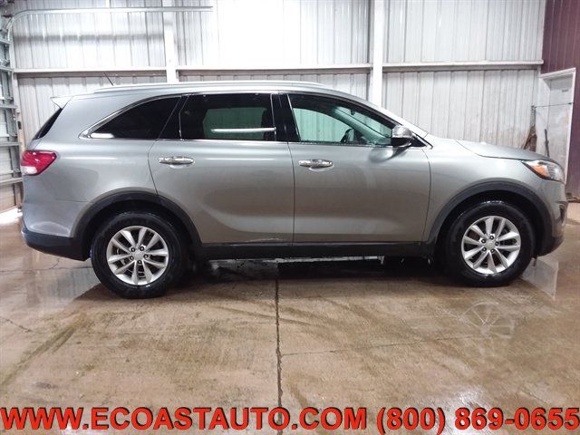 Used 2017 Kia Sorento FWD image 3