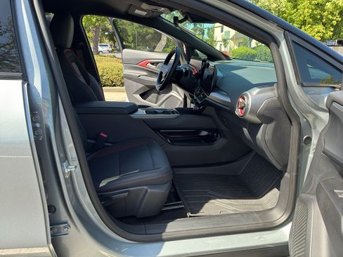 Used 2024 Chevrolet Equinox EV RS FWD image 47