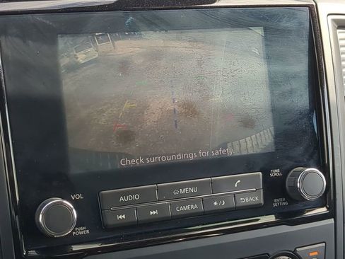 Used 2024 Nissan Titan SV w/ SV Convenience Package image 21