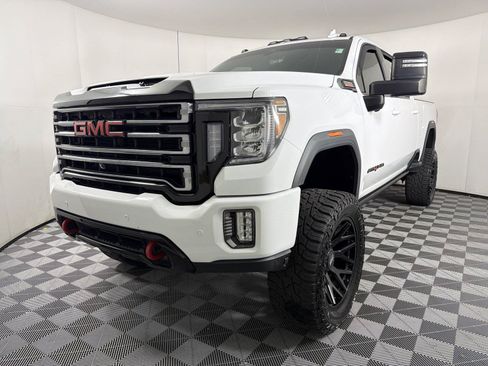 Used 2022 GMC Sierra 2500 AT4 w/ AT4 Premium Plus Package AWD/4WD image 3