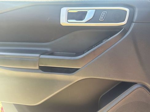 Used 2020 Ford Explorer XLT AWD/4WD image 24