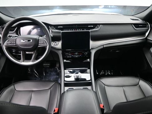 Used 2025 Jeep Grand Cherokee Limited image 25