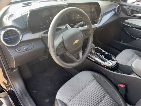 Used 2025 Chevrolet Trax LT image 16