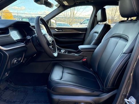 New 2025 Jeep Grand Cherokee Limited w/ Black Appearance Package image 14