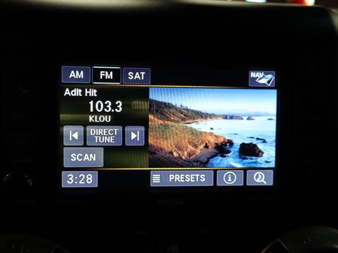 Used 2018 Jeep Wrangler Unlimited Sahara w/ Connectivity Group AWD/4WD image 14