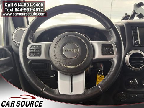 Used 2016 Jeep Wrangler Unlimited Rubicon AWD/4WD image 9
