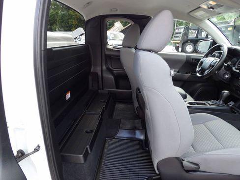 Used 2020 Toyota Tacoma SR image 31