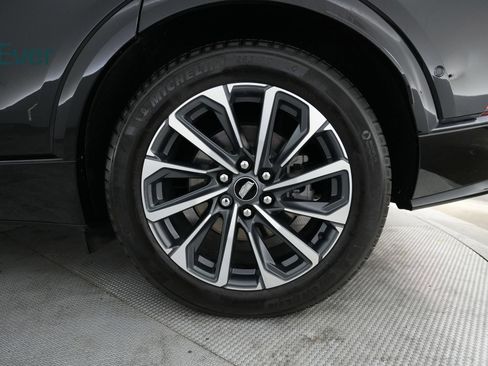 Used 2024 Cadillac Lyriq Sport RWD image 9