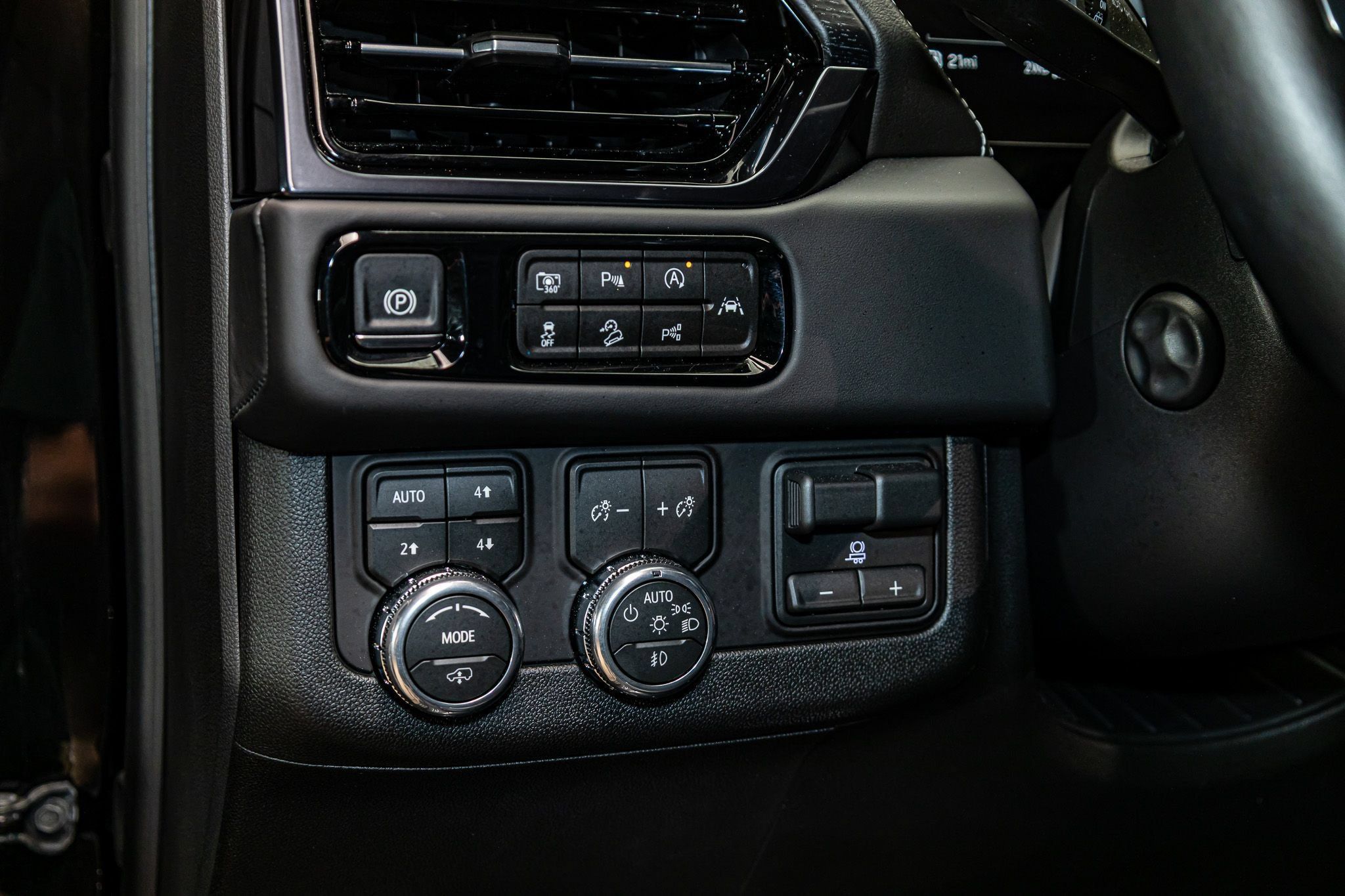 Used 2026 GMC Yukon AT4 Ultimate AWD/4WD image 17
