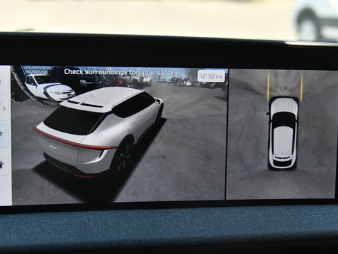 Used 2023 Kia EV6 Wind w/ Wind Technology Package AWD/4WD image 27