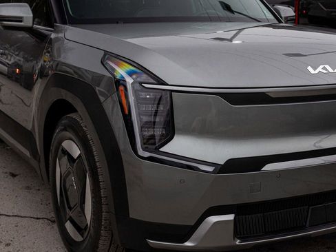 Used 2024 Kia EV9 Wind image 38