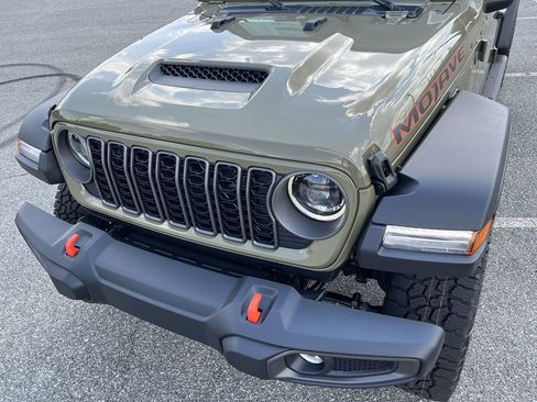 New 2025 Jeep Gladiator Mojave w/ Convenience Group image 31