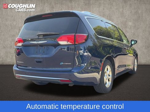 Used 2018 Chrysler Pacifica Touring-L FWD image 10