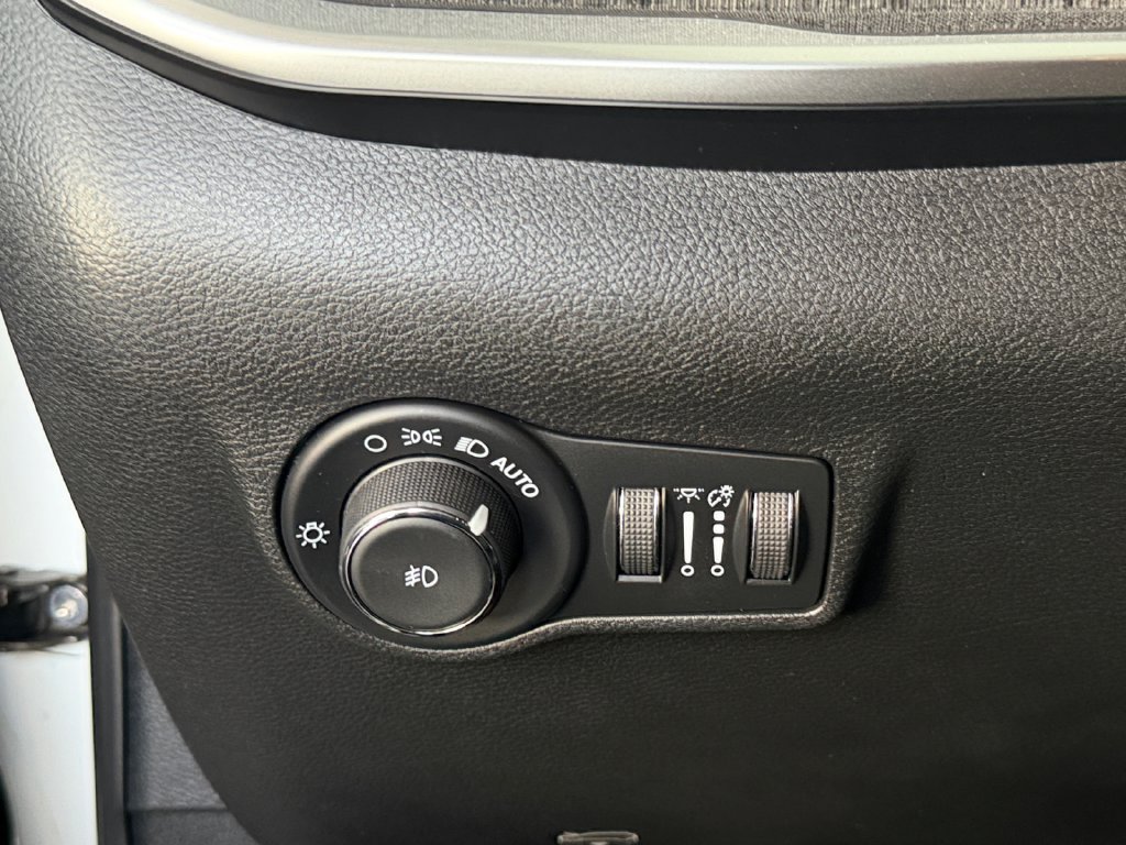 Used 2024 Jeep Compass Latitude AWD/4WD image 24