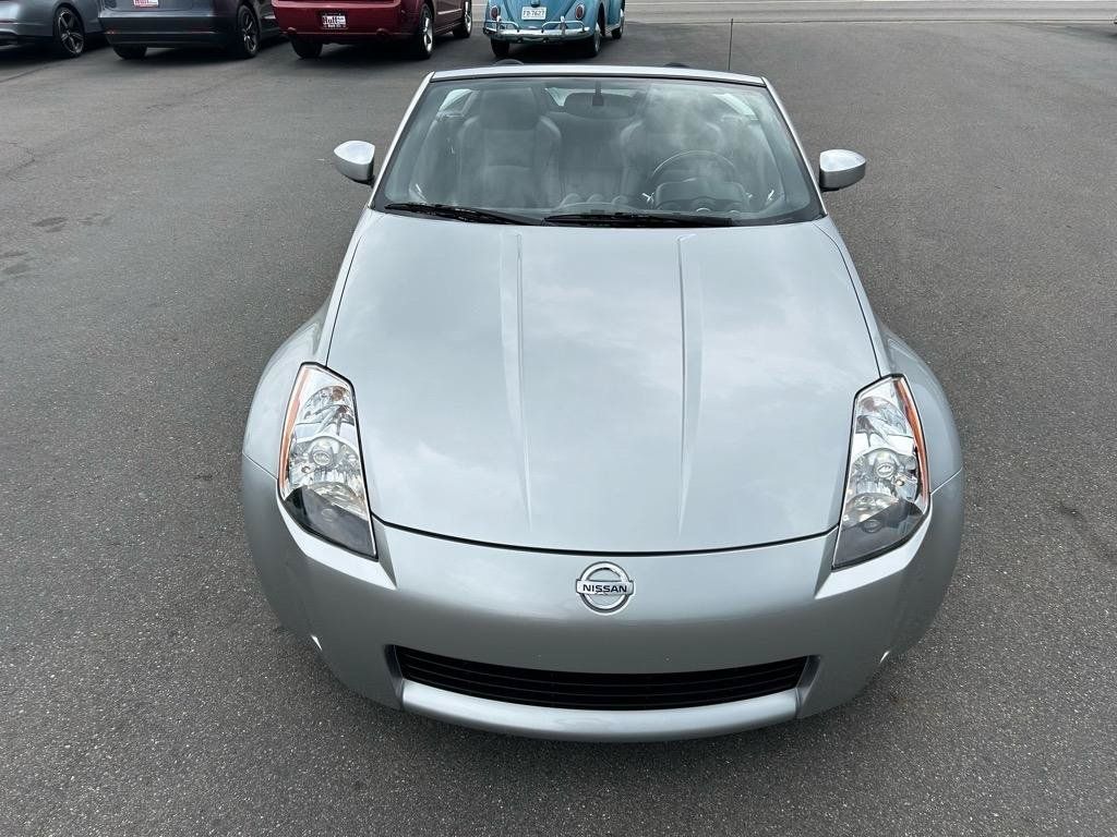 Used 2005 Nissan 350Z Touring RWD image 2