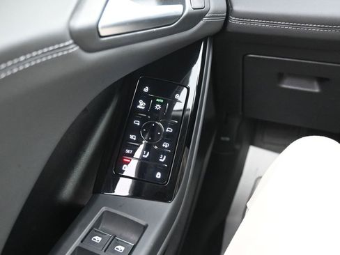 Used 2025 Audi Q6 e-tron Premium Plus w/ Premium Plus AWD/4WD image 21