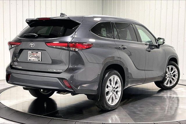 Used 2023 Toyota Highlander Limited AWD/4WD image 13