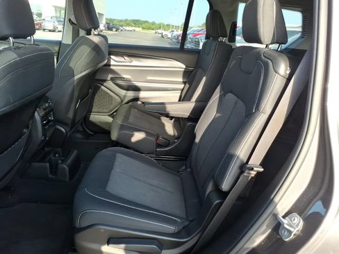 Used 2023 Jeep Grand Cherokee L Laredo AWD/4WD image 9